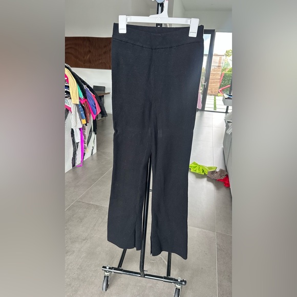 unbranded Pants - Knit black pants size S
used in photoshoot for 10 min